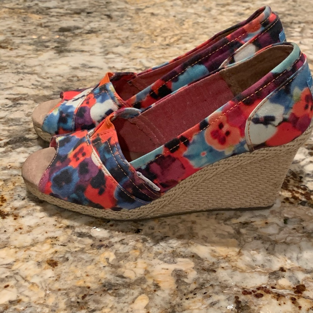 Toms Wedge floral Shoe
